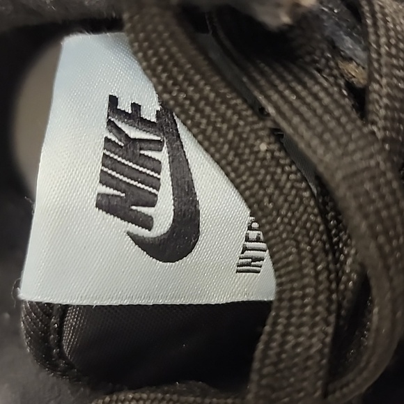 N I K E BLACK SHOES - Picture 6 of 7